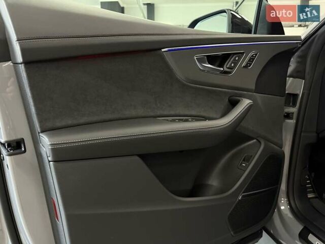 Сірий Ауді RS Q8, об'ємом двигуна 4 л та пробігом 1 тис. км за 139500 $, фото 52 на Automoto.ua