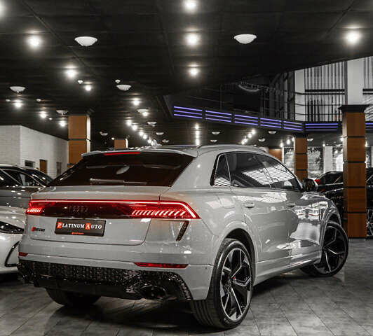 Сірий Ауді RS Q8, об'ємом двигуна 4 л та пробігом 15 тис. км за 122000 $, фото 3 на Automoto.ua