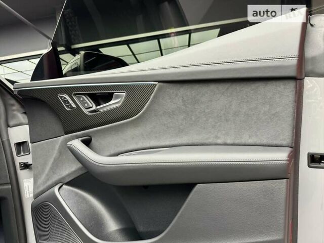 Сірий Ауді RS Q8, об'ємом двигуна 4 л та пробігом 25 тис. км за 145000 $, фото 69 на Automoto.ua