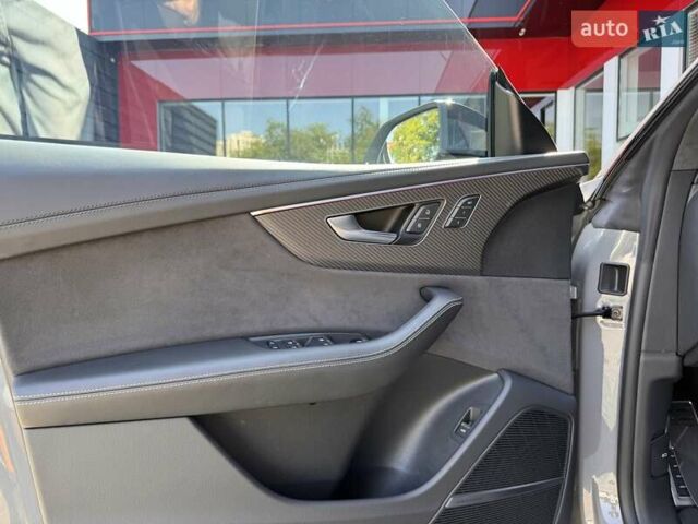 Сірий Ауді RS Q8, об'ємом двигуна 4 л та пробігом 27 тис. км за 126900 $, фото 10 на Automoto.ua