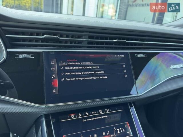 Сірий Ауді RS Q8, об'ємом двигуна 4 л та пробігом 27 тис. км за 126900 $, фото 28 на Automoto.ua