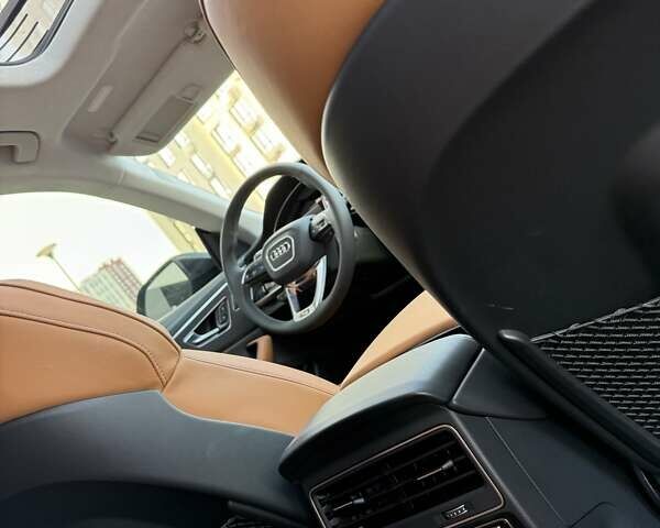 Серый Ауди RS Q8, объемом двигателя 4 л и пробегом 6 тыс. км за 139999 $, фото 5 на Automoto.ua