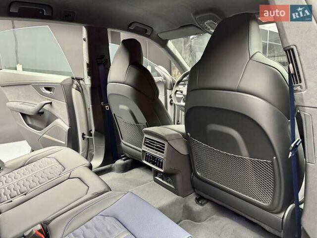 Сірий Ауді RS Q8, об'ємом двигуна 4 л та пробігом 1 тис. км за 179900 $, фото 59 на Automoto.ua