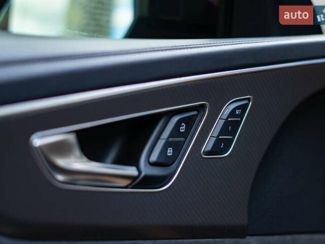 Синій Ауді RS Q8, об'ємом двигуна 4 л та пробігом 75 тис. км за 93000 $, фото 28 на Automoto.ua