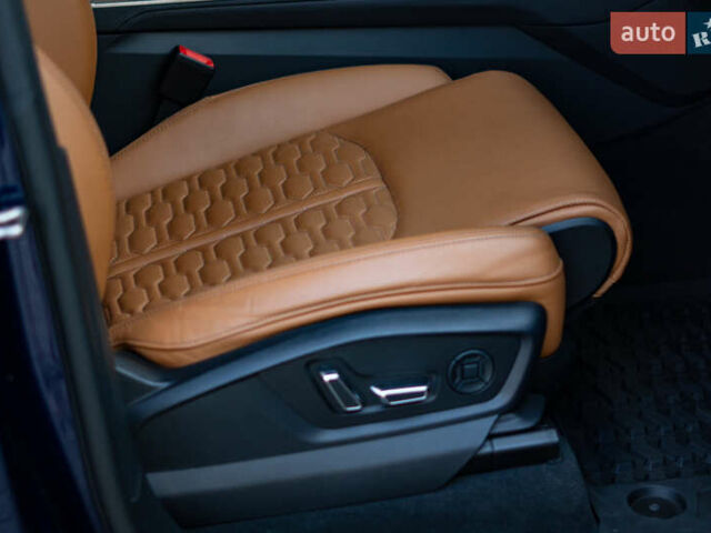 Синій Ауді RS Q8, об'ємом двигуна 4 л та пробігом 75 тис. км за 93000 $, фото 24 на Automoto.ua