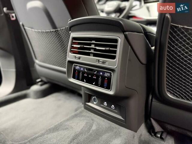 Синій Ауді RS Q8, об'ємом двигуна 4 л та пробігом 1 тис. км за 169900 $, фото 62 на Automoto.ua