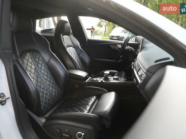 Белый Ауди S5 Sportback, объемом двигателя 3 л и пробегом 120 тыс. км за 34000 $, фото 10 на Automoto.ua