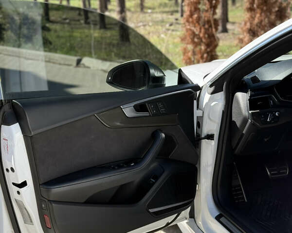 Белый Ауди S5 Sportback, объемом двигателя 3 л и пробегом 81 тыс. км за 41999 $, фото 7 на Automoto.ua