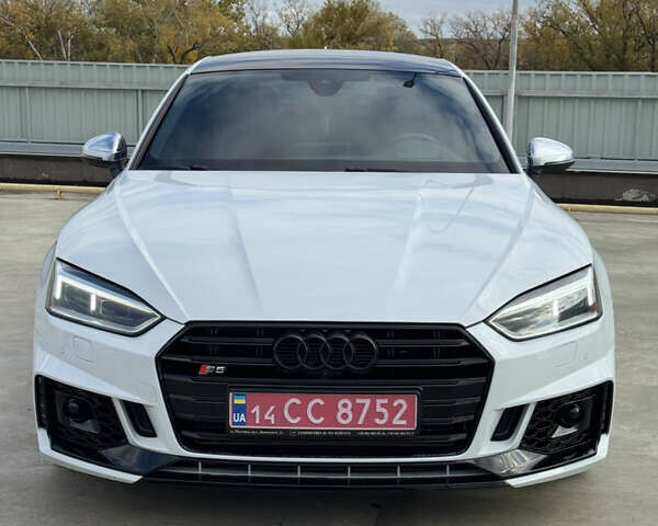 Белый Ауди S5 Sportback, объемом двигателя 3 л и пробегом 120 тыс. км за 33900 $, фото 2 на Automoto.ua
