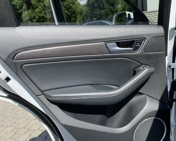 Белый Ауди SQ5, объемом двигателя 3 л и пробегом 162 тыс. км за 16000 $, фото 17 на Automoto.ua