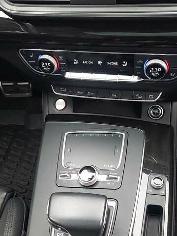 Белый Ауди SQ5, объемом двигателя 3 л и пробегом 135 тыс. км за 39000 $, фото 24 на Automoto.ua