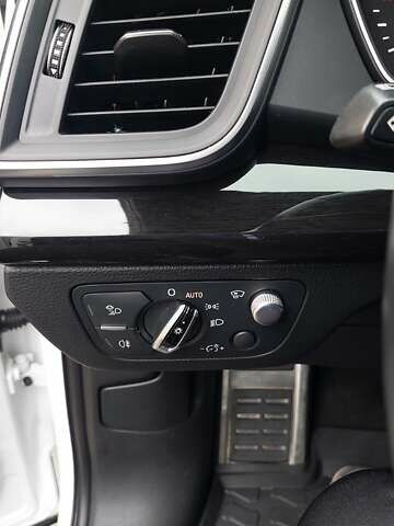 Белый Ауди SQ5, объемом двигателя 3 л и пробегом 135 тыс. км за 39000 $, фото 25 на Automoto.ua