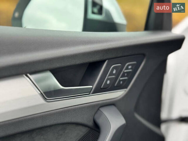 Ауди SQ5 2018 в Киеве на Automoto.ua Белый Ауди SQ5, объемом двигателя 3 л и пробегом 141 тыс. км за 27900 $, фото 45 на Automoto.ua