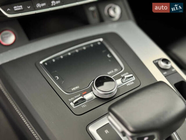 Ауди SQ5 2018 в Киеве на Automoto.ua Белый Ауди SQ5, объемом двигателя 3 л и пробегом 141 тыс. км за 27900 $, фото 52 на Automoto.ua