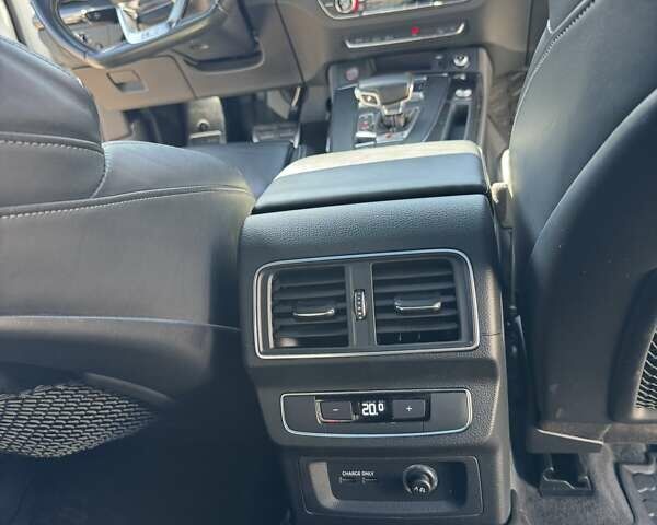 Белый Ауди SQ5, объемом двигателя 3 л и пробегом 71 тыс. км за 38500 $, фото 30 на Automoto.ua