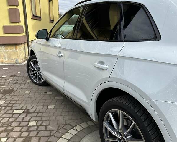 Белый Ауди SQ5, объемом двигателя 3 л и пробегом 62 тыс. км за 39000 $, фото 5 на Automoto.ua