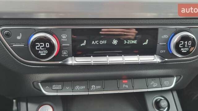 Чорний Ауді SQ5, об'ємом двигуна 3 л та пробігом 113 тис. км за 29600 $, фото 27 на Automoto.ua