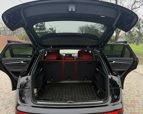 Чорний Ауді SQ5, об'ємом двигуна 3 л та пробігом 77 тис. км за 35000 $, фото 27 на Automoto.ua