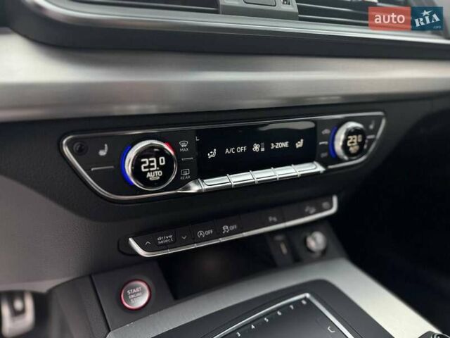 Чорний Ауді SQ5, об'ємом двигуна 3 л та пробігом 169 тис. км за 27500 $, фото 22 на Automoto.ua