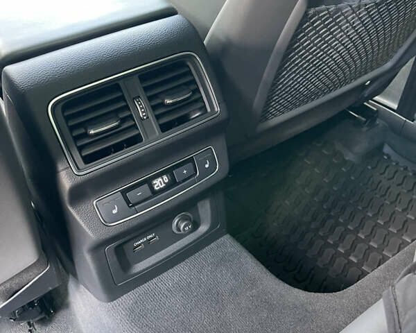 Черный Ауди SQ5, объемом двигателя 3 л и пробегом 93 тыс. км за 45888 $, фото 24 на Automoto.ua