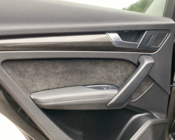 Чорний Ауді SQ5, об'ємом двигуна 3 л та пробігом 13 тис. км за 49900 $, фото 21 на Automoto.ua