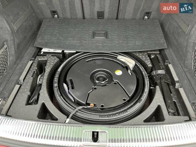 Красный Ауди SQ5, объемом двигателя 3 л и пробегом 65 тыс. км за 41000 $, фото 65 на Automoto.ua