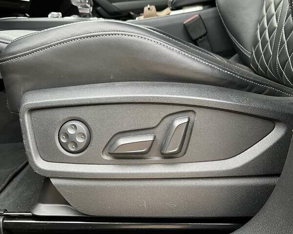 Красный Ауди SQ5, объемом двигателя 3 л и пробегом 65 тыс. км за 41000 $, фото 30 на Automoto.ua