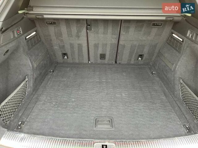 Красный Ауди SQ5, объемом двигателя 3 л и пробегом 65 тыс. км за 41000 $, фото 53 на Automoto.ua