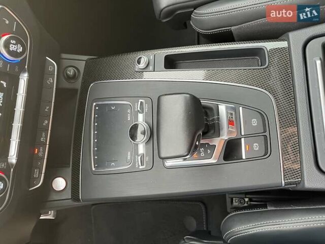 Красный Ауди SQ5, объемом двигателя 3 л и пробегом 65 тыс. км за 41000 $, фото 39 на Automoto.ua