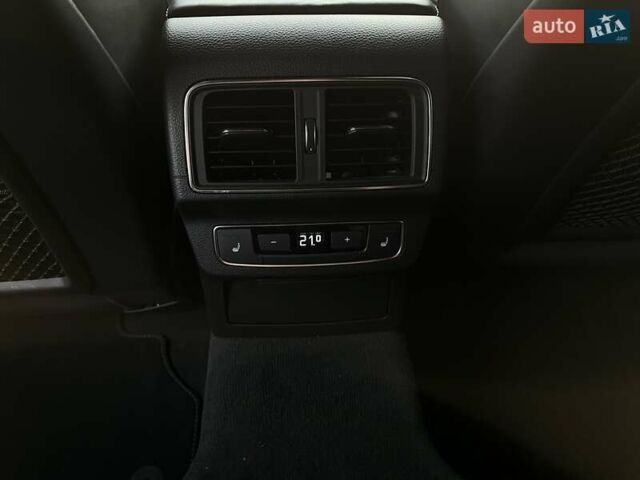 Красный Ауди SQ5, объемом двигателя 3 л и пробегом 65 тыс. км за 41000 $, фото 60 на Automoto.ua