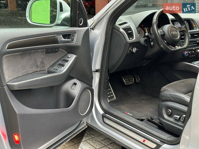 Серый Ауди SQ5, объемом двигателя 3 л и пробегом 180 тыс. км за 18000 $, фото 13 на Automoto.ua