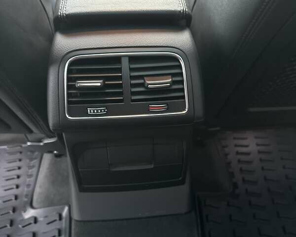 Сірий Ауді SQ5, об'ємом двигуна 3 л та пробігом 123 тис. км за 19900 $, фото 30 на Automoto.ua