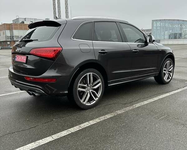 Сірий Ауді SQ5, об'ємом двигуна 3 л та пробігом 123 тис. км за 19900 $, фото 4 на Automoto.ua