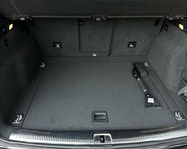 Сірий Ауді SQ5, об'ємом двигуна 3 л та пробігом 123 тис. км за 19900 $, фото 33 на Automoto.ua