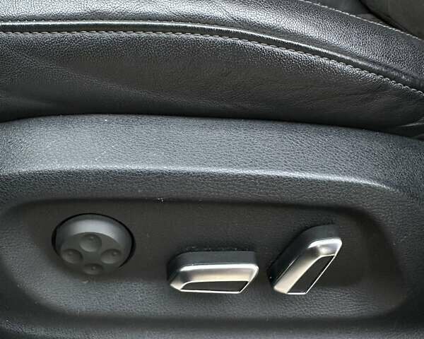 Сірий Ауді SQ5, об'ємом двигуна 3 л та пробігом 123 тис. км за 19900 $, фото 24 на Automoto.ua