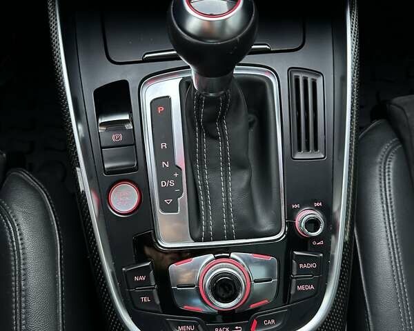 Сірий Ауді SQ5, об'ємом двигуна 3 л та пробігом 123 тис. км за 19900 $, фото 12 на Automoto.ua