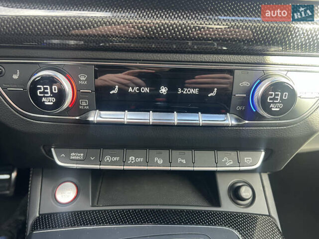 Сірий Ауді SQ5, об'ємом двигуна 3 л та пробігом 142 тис. км за 32500 $, фото 28 на Automoto.ua