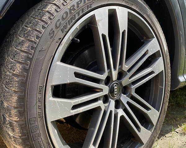 Сірий Ауді SQ5, об'ємом двигуна 3 л та пробігом 142 тис. км за 29300 $, фото 17 на Automoto.ua
