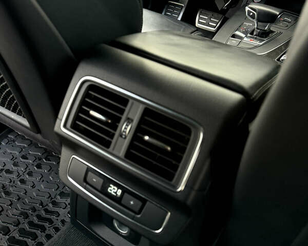 Сірий Ауді SQ5, об'ємом двигуна 3 л та пробігом 159 тис. км за 29999 $, фото 22 на Automoto.ua