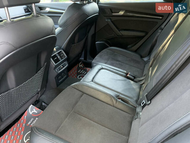 Сірий Ауді SQ5, об'ємом двигуна 3 л та пробігом 69 тис. км за 41999 $, фото 49 на Automoto.ua