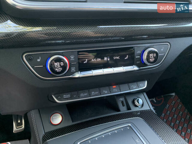 Сірий Ауді SQ5, об'ємом двигуна 3 л та пробігом 69 тис. км за 41999 $, фото 46 на Automoto.ua