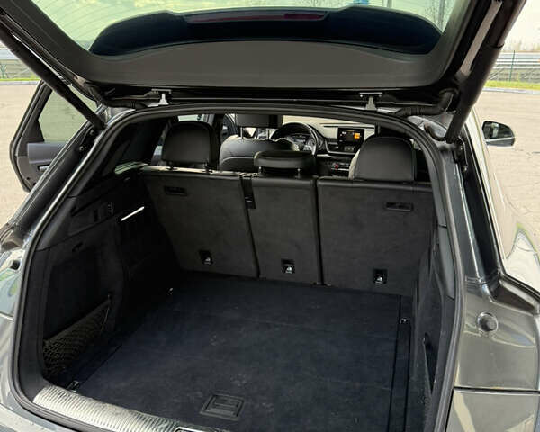 Сірий Ауді SQ5, об'ємом двигуна 3 л та пробігом 159 тис. км за 29999 $, фото 24 на Automoto.ua