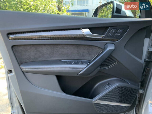 Сірий Ауді SQ5, об'ємом двигуна 3 л та пробігом 69 тис. км за 41999 $, фото 26 на Automoto.ua