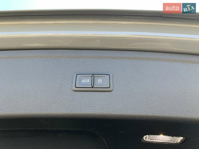 Сірий Ауді SQ5, об'ємом двигуна 3 л та пробігом 69 тис. км за 41999 $, фото 25 на Automoto.ua