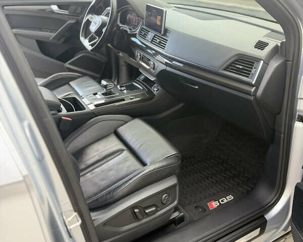 Ауди SQ5 2018 в Теплике на Automoto.ua Серый Ауди SQ5, объемом двигателя 3 л и пробегом 134 тыс. км за 27200 $, фото 28 на Automoto.ua