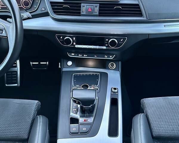 Сірий Ауді SQ5, об'ємом двигуна 3 л та пробігом 79 тис. км за 49499 $, фото 26 на Automoto.ua