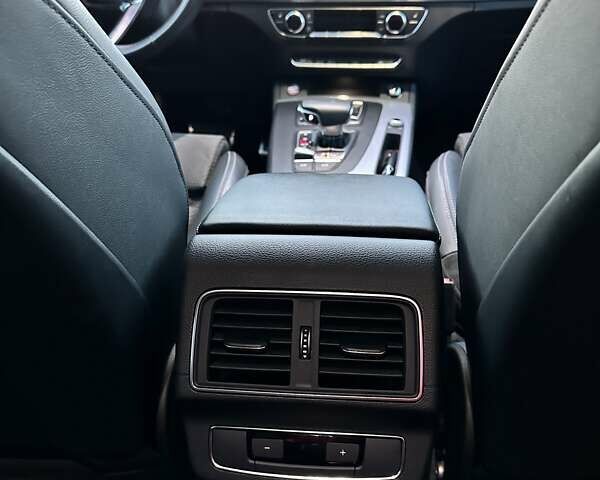 Сірий Ауді SQ5, об'ємом двигуна 3 л та пробігом 79 тис. км за 49499 $, фото 24 на Automoto.ua