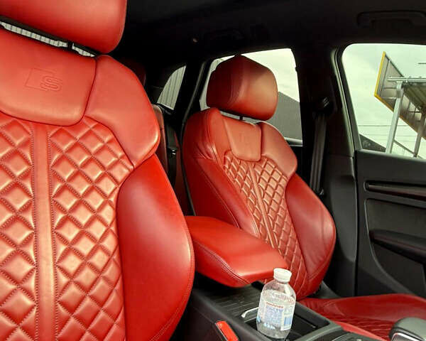 Сірий Ауді SQ5, об'ємом двигуна 3 л та пробігом 68 тис. км за 32800 $, фото 23 на Automoto.ua