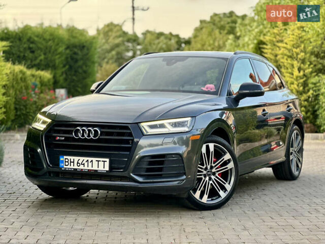 Серый Ауди SQ5, объемом двигателя 3 л и пробегом 106 тыс. км за 39999 $, фото 1 на Automoto.ua