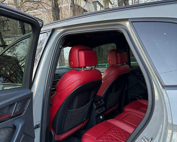 Сірий Ауді SQ5, об'ємом двигуна 3 л та пробігом 68 тис. км за 32800 $, фото 29 на Automoto.ua